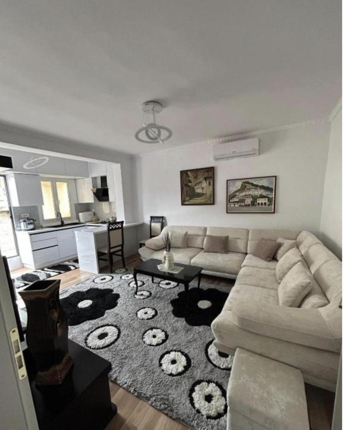 Flat In Berat'S Center Apartment Exterior photo