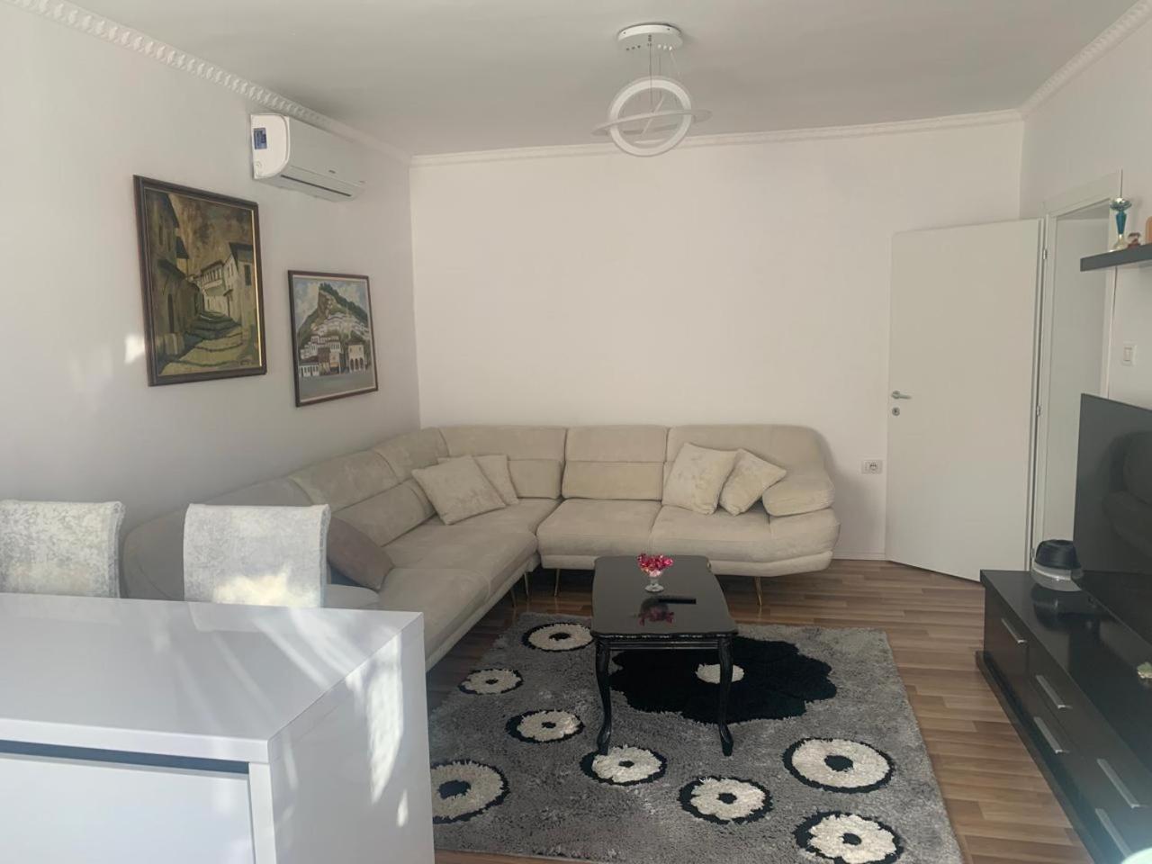 Flat In Berat'S Center Apartment Exterior photo