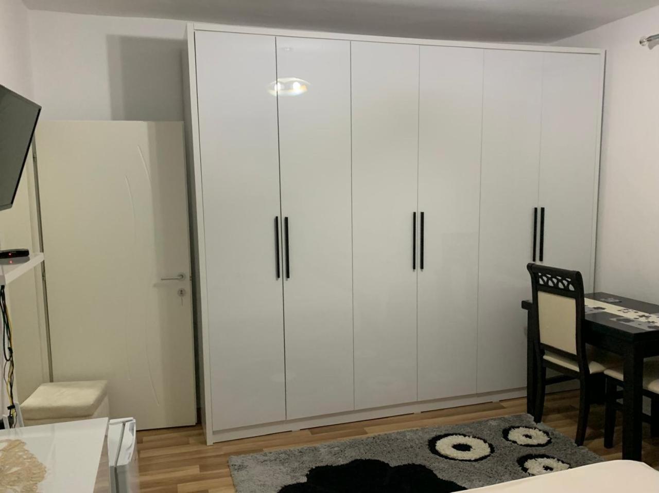 Flat In Berat'S Center Apartment Exterior photo